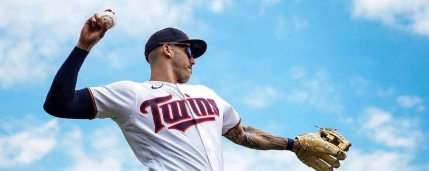 Correa firma contrato millonario con los Giants