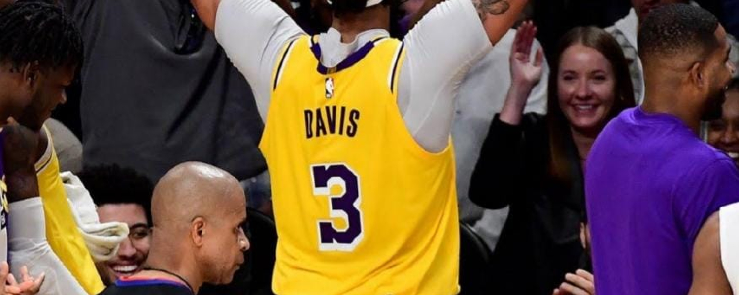 Lakers sorprenden derrotando al número 2 del Oeste