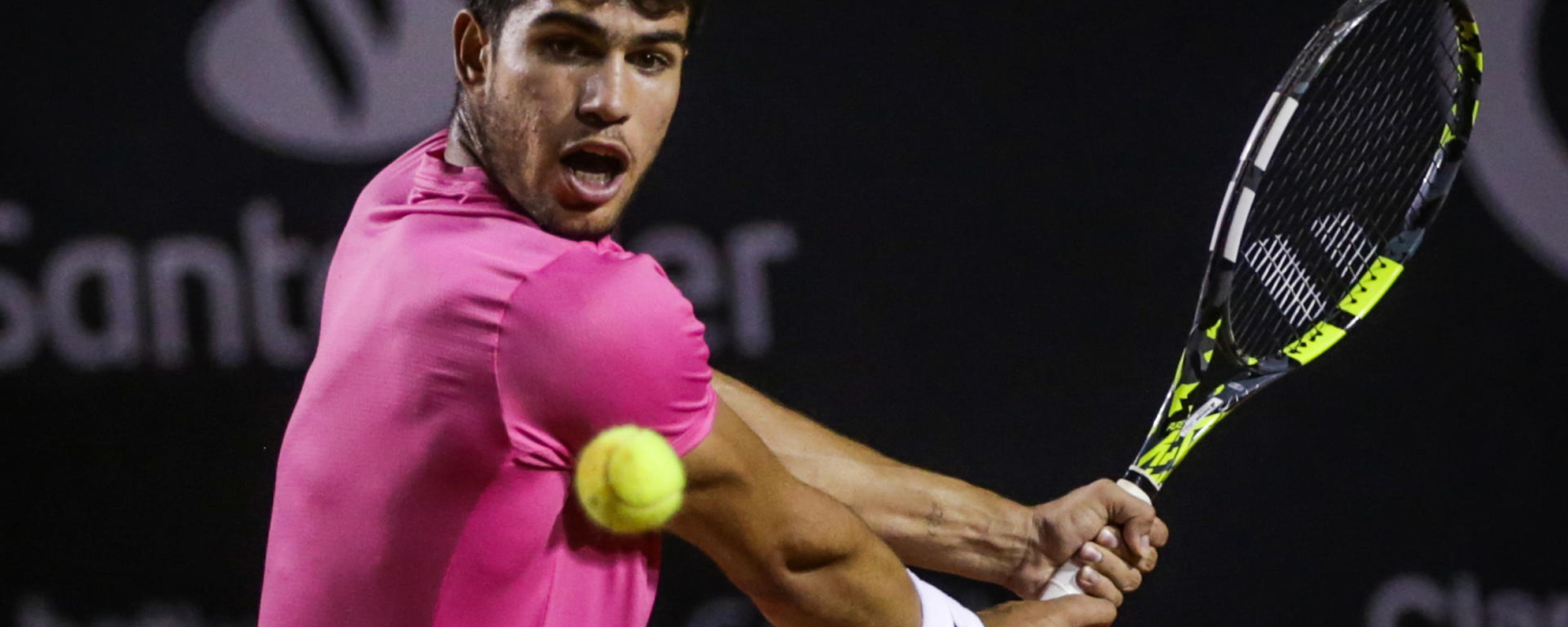 Alcaraz, lesionado, causa baja en Acapulco