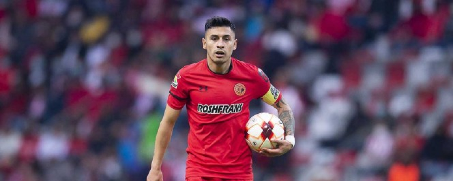 Claudio Baeza renueva con Toluca hasta 2025