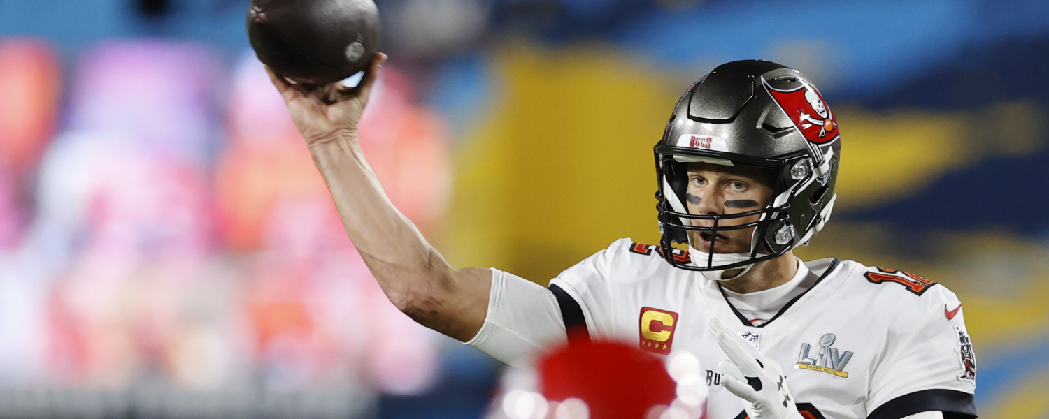 Brady va por récord de Rodgers de pases sin intercepción en juego en Múnich