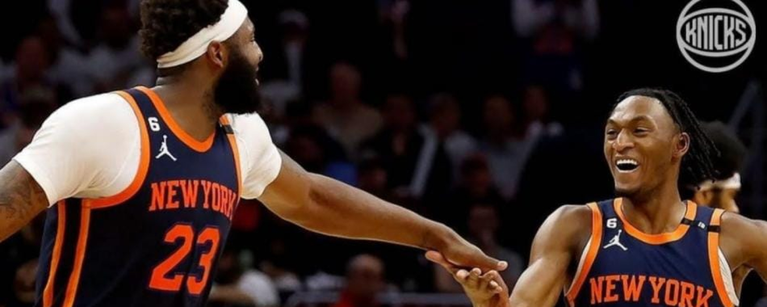Los Knicks derrotan a los Cavs para avanzar en los Playoffs
