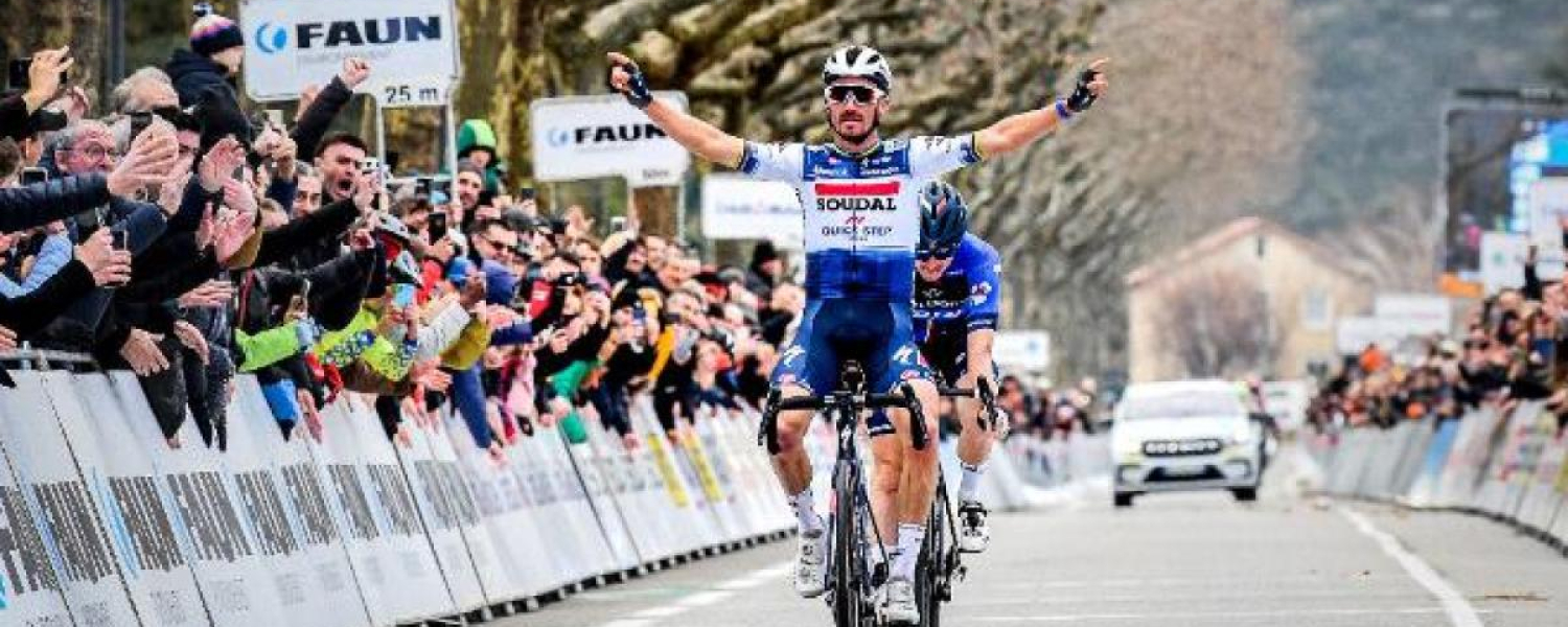 Alaphilippe y Pidcock en el último ensayo para el Tour de Flandes