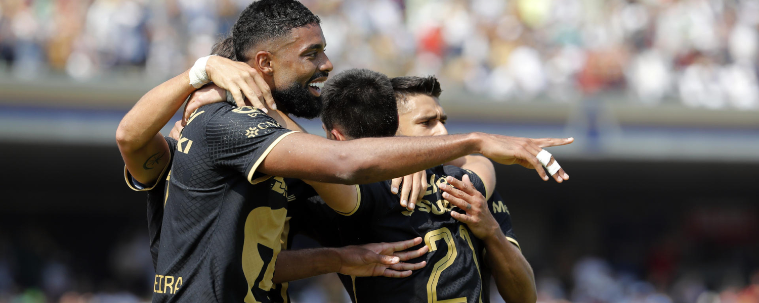 Pumas golea a León