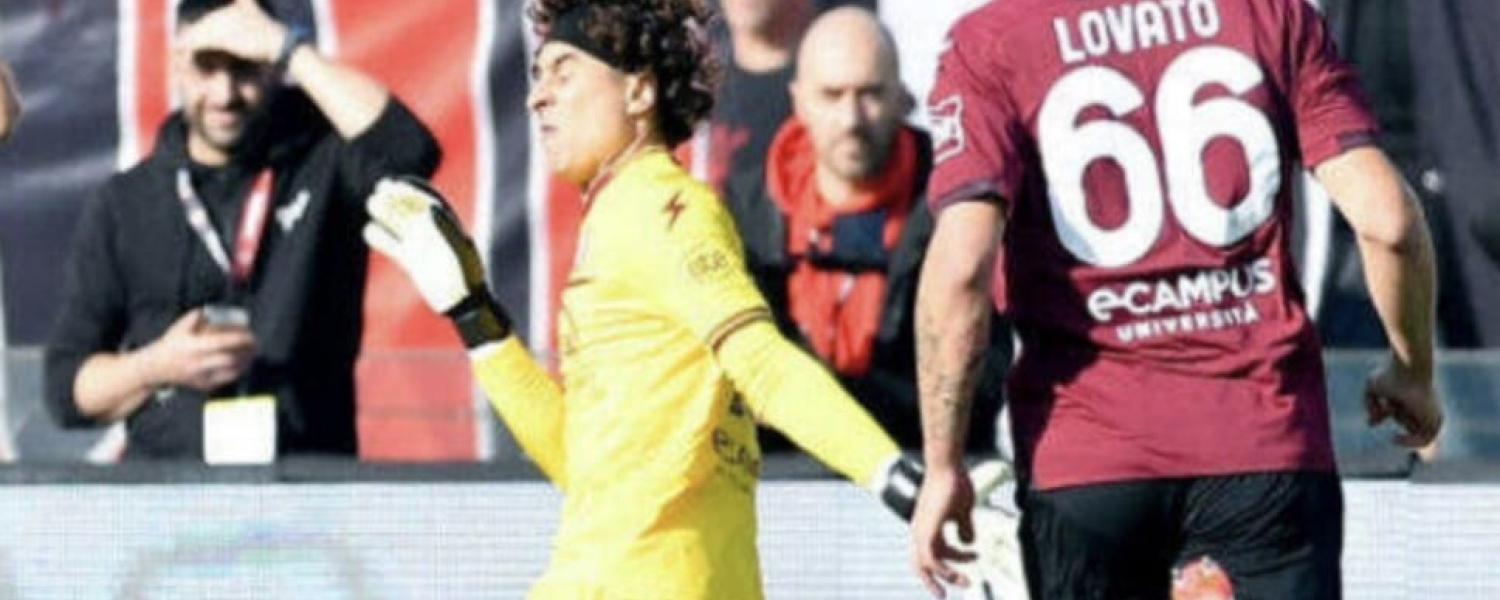 Guillermo Ochoa pierde en su regreso a Europa