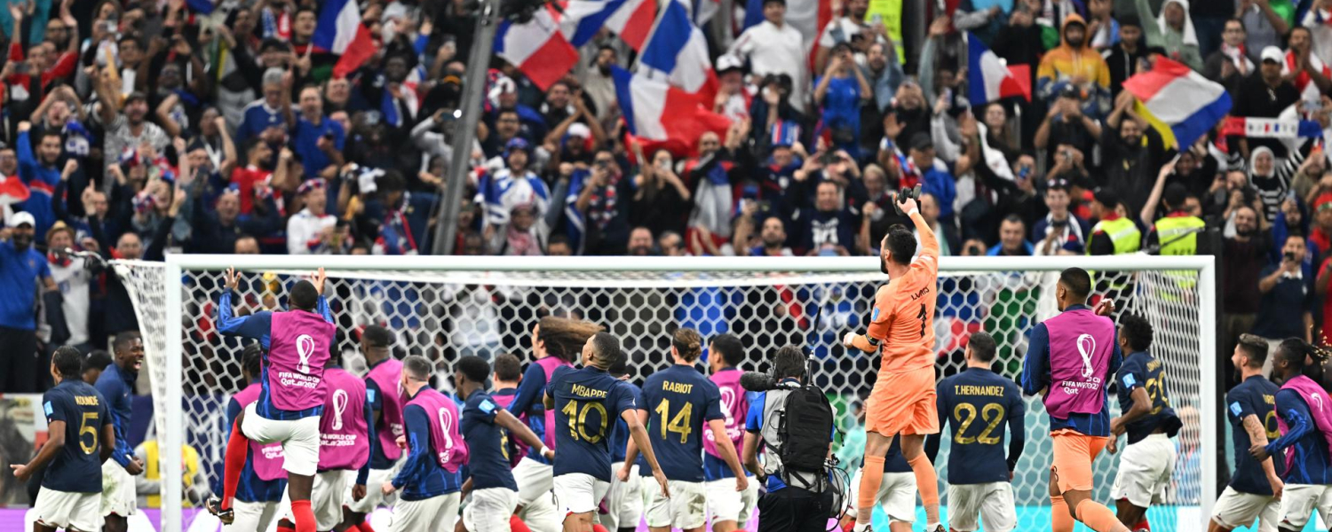 Francia superó 2-1 a Inglaterra en un partido frenético y jugará ante Marruecos la semifinal del Mundial de Qatar