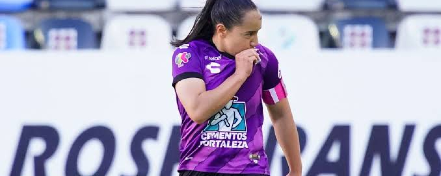 Charlyn Corral rompe récord