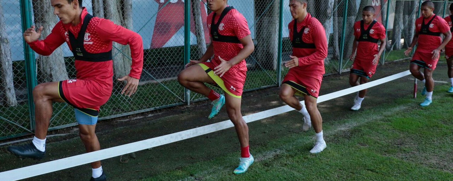 Continúa la pretemporada de los canteros del Toluca con el primer equipo