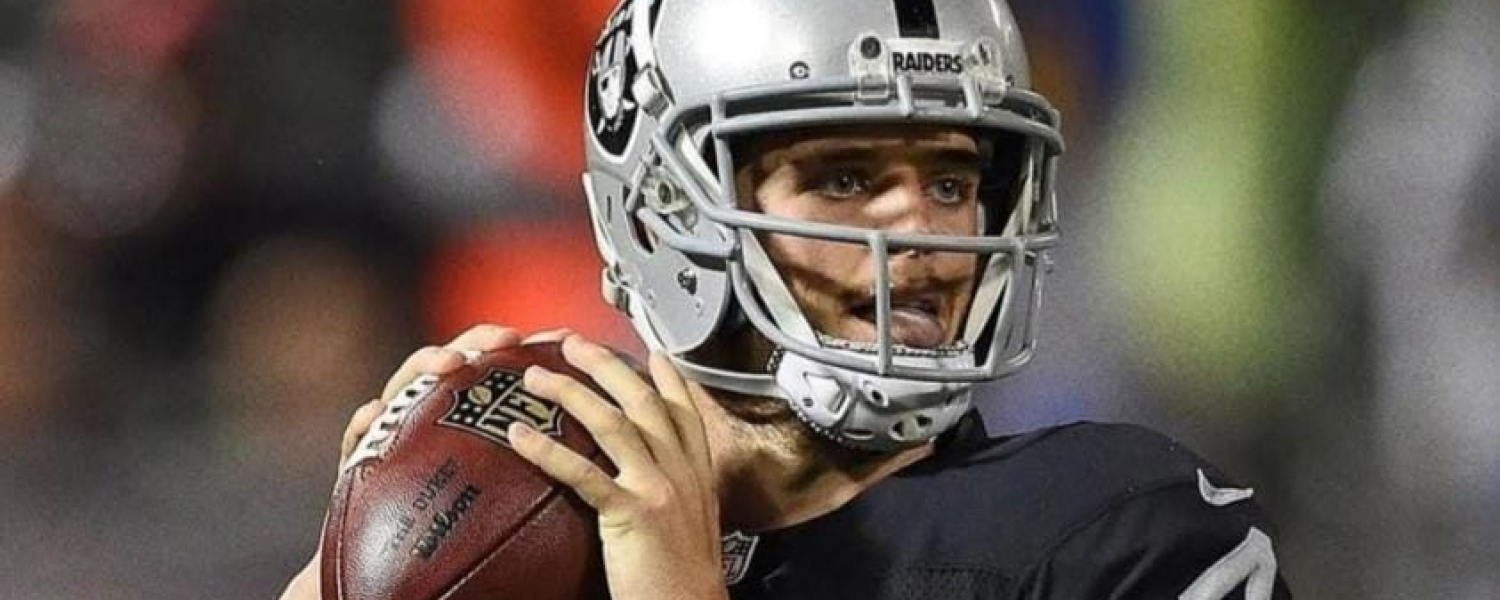 Derek Carr se convierte en agente libre