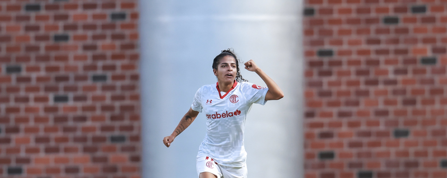 Brenda Woch:Trayectoria en el Fútbol Femenino