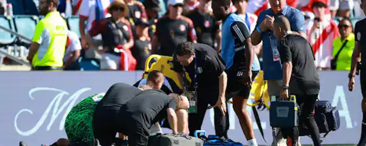 Árbitro se desmaya en el Perú vs Canadá