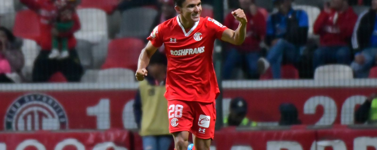 Juan Gamboa con el primer equipo de los Diablos