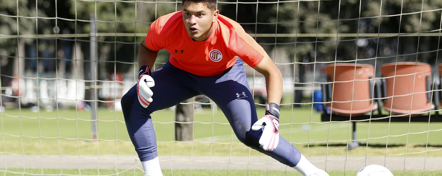 La promesa en el arco de los Diablos de la sub 23