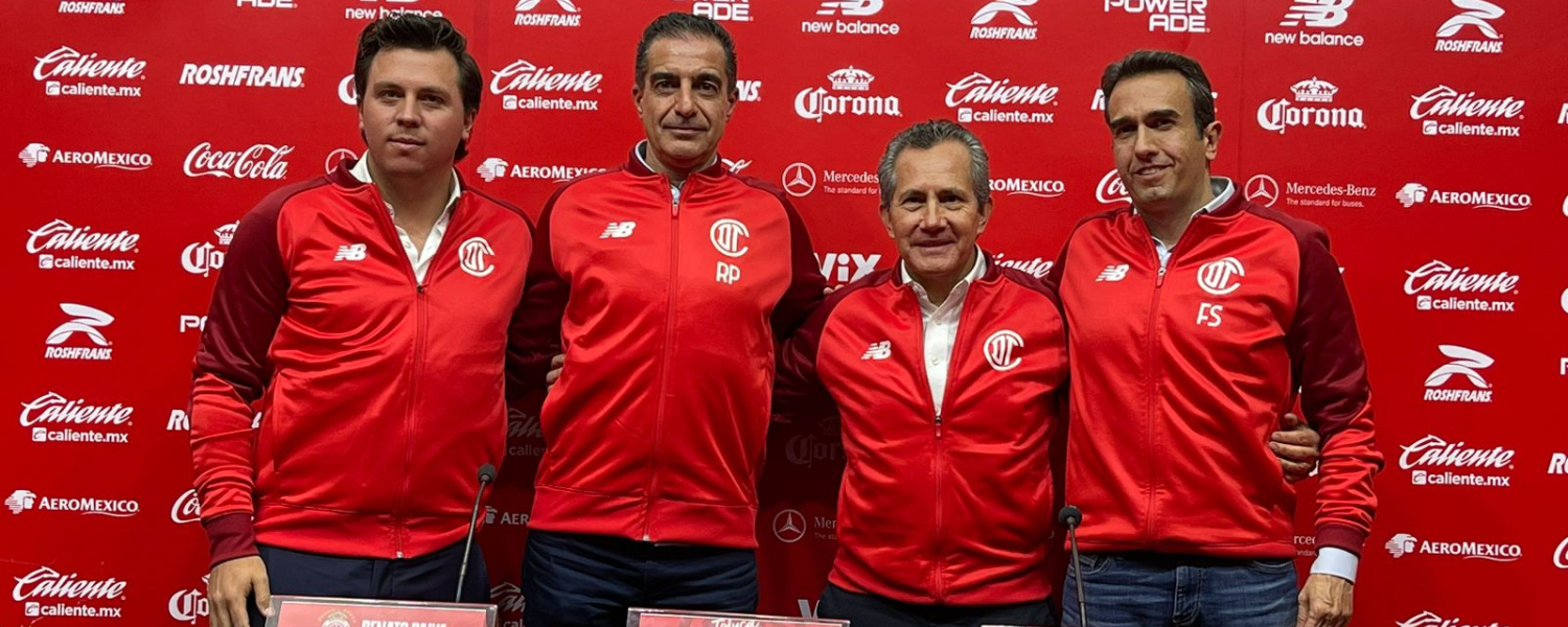 El cuerpo técnico de Renato Paiva